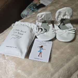 White Women's Slippers with Bow